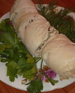 Куриный рулет с брынзой и зеленью