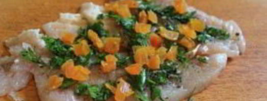 куриный рулет с курагой и песто. Шаг 3