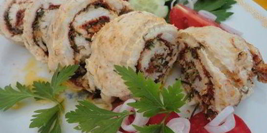Куриный рулет с паприкой