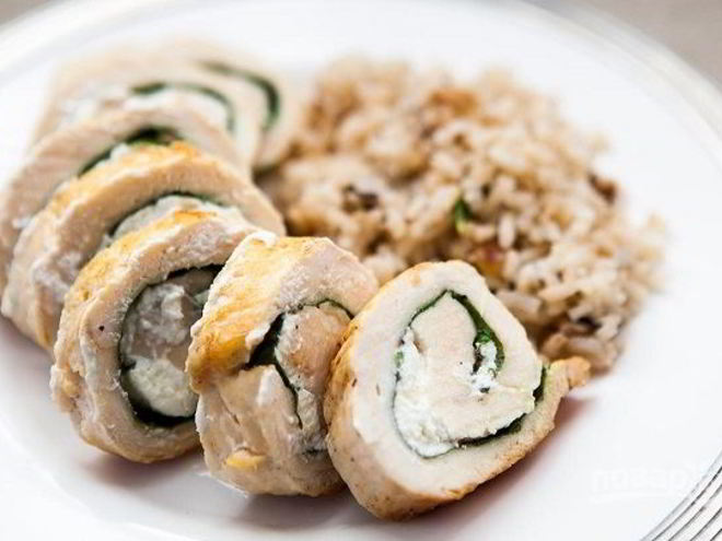 Рецепт куриного рулета с сыром и рукколой