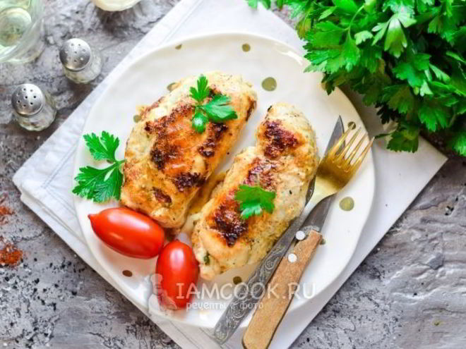 Рецепт куриных рулетиков с крем-сыром в духовке