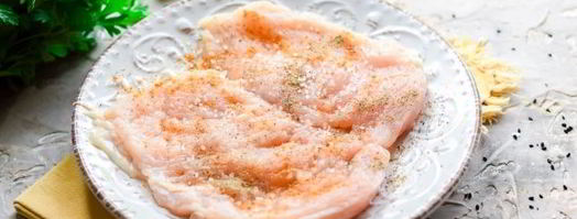 куриные рулетики с крем-сыром в духовке. Шаг 5