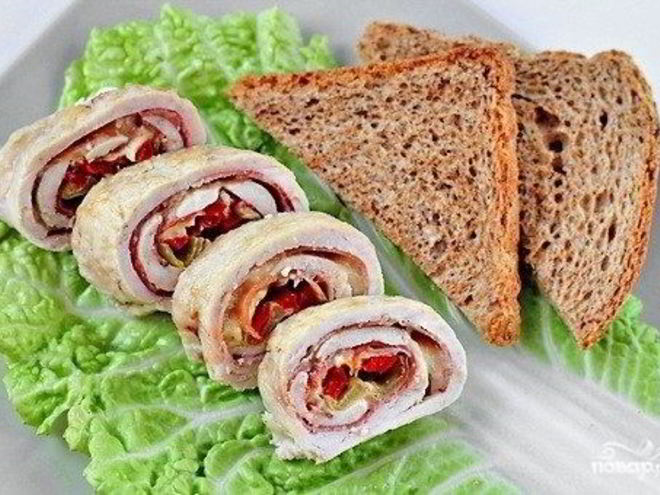 Рецепт куриных рулетиков с ветчиной и сыром