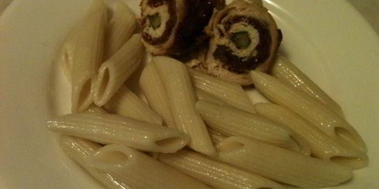 Куриные рулетики с вялеными томатами и сыром