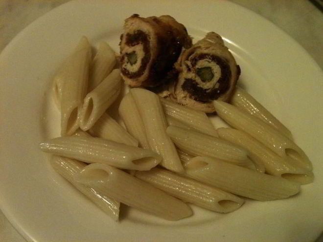 Рецепт куриных рулетиков с вялеными томатами и сыром