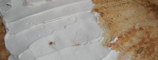 меренговый рулет с клубникой. Шаг 7