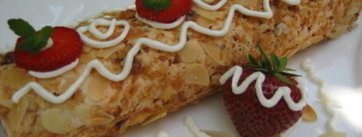 меренговый рулет с клубникой. Шаг 9