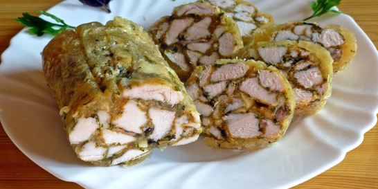 Мраморный рулет из курицы