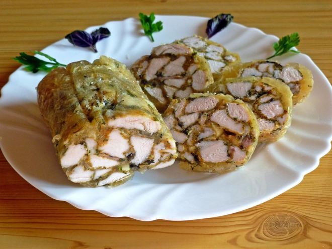 Рецепт мраморного рулета из курицы