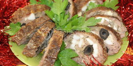 Мясной рулет с грибами