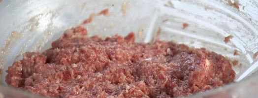 мясной рулет с перепелиными яйцами. Шаг 3