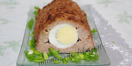 Мясной рулет с яйцом