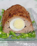 Мясной рулет с яйцом