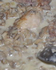 Мясные рулетики в грибном соусе