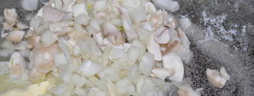 мясные рулетики в грибном соусе. Шаг 8