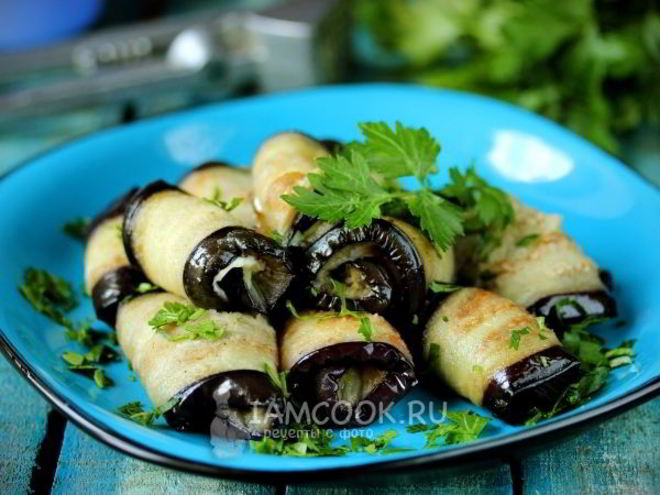 Рецепт острых рулетиков из баклажанов