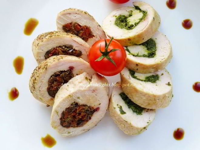 Рецепт отварных куриных рулетиков с двумя видами начинки