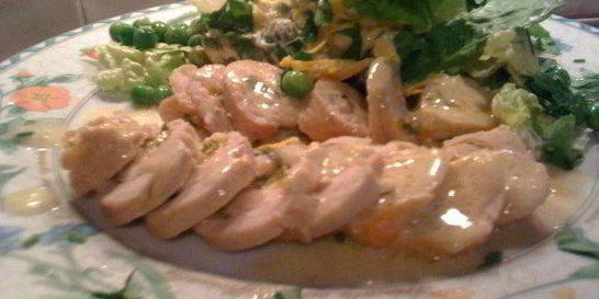 Рулет из индейки с сыром и зеленью