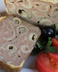 Рулет из куриной печени с макаронами