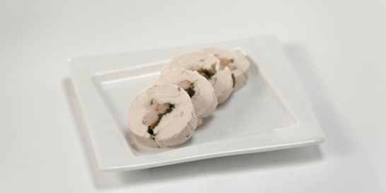 Рулет из курицы с креветками