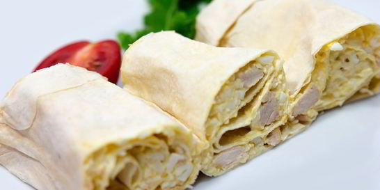 Рулет из лаваша с курицей и сыром