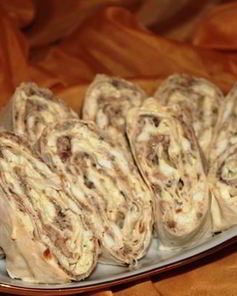 Рулет из лаваша с сайрой