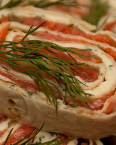 Рулет из лаваша с семгой