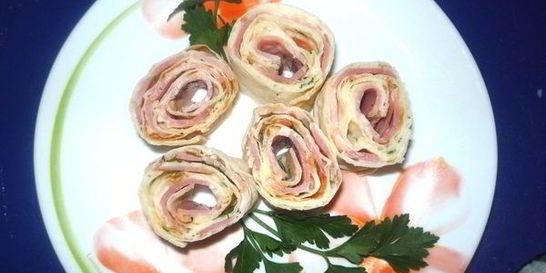 Рулет из лаваша с ветчиной