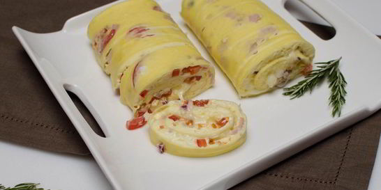 Рулет из омлета с сыром