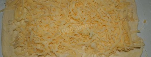 рулет из слоеного теста с сыром. Шаг 13