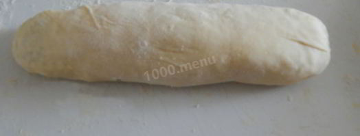 рулет из слоеного теста с сыром. Шаг 15