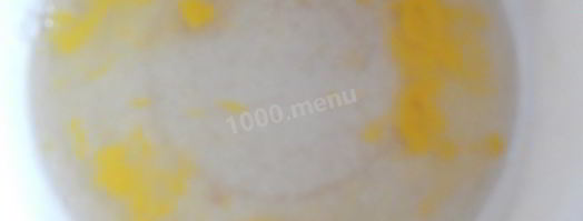 рулет из слоеного теста с сыром. Шаг 3