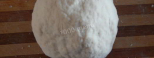 рулет из слоеного теста с сыром. Шаг 5