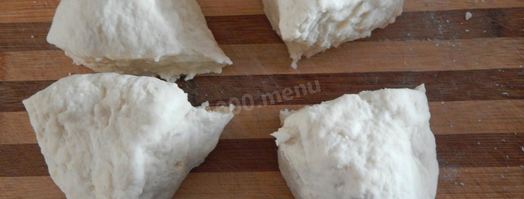 рулет из слоеного теста с сыром. Шаг 6