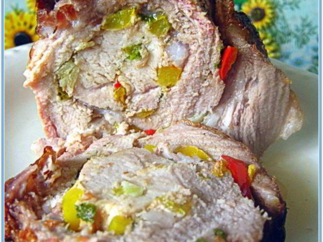 Рецепт рулета из свинины с паприкой и чесноком