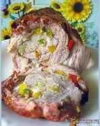 Рулет из свинины с паприкой и чесноком