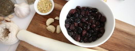 рулет из свинины с вяленой брусникой и пореем. Шаг 2