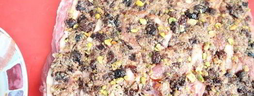 рулет из свинины с вяленой брусникой и пореем. Шаг 11