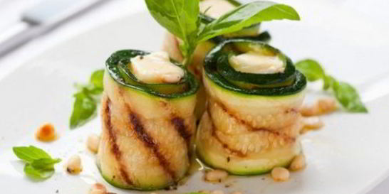 Рулет из цукини с творожным сыром