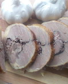 Рулет из утки с финиками и орехами