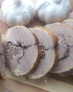 Рулет из утки с финиками и орехами