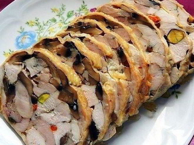 Рецепт рулета куриного с грибами