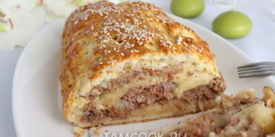 Рулет с фаршем и сыром