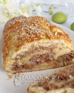 Рулет с фаршем и сыром