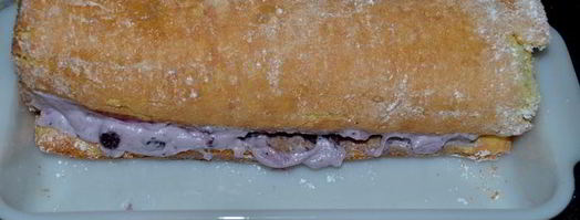 рулет с голубикой. Шаг 8