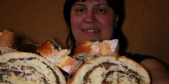 Рулет с маком из дрожжевого теста