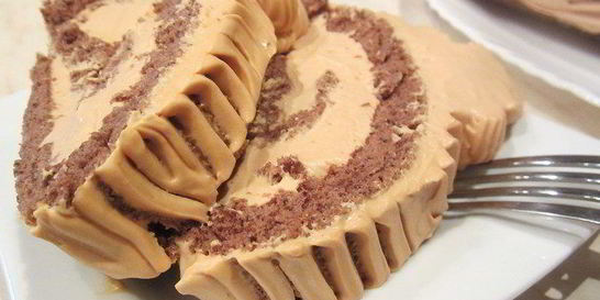 Рулет шоколадно-карамельный