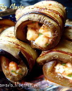 Рулетики из баклажана с моцареллой и соусом песто