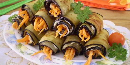 Рулетики из баклажанов с морковкой и чесноком