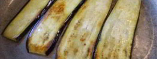 рулетики из баклажанов с морковкой и чесноком. Шаг 4